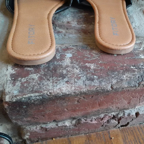 Fitory Black Sandals NWOB - Picture 3 of 4